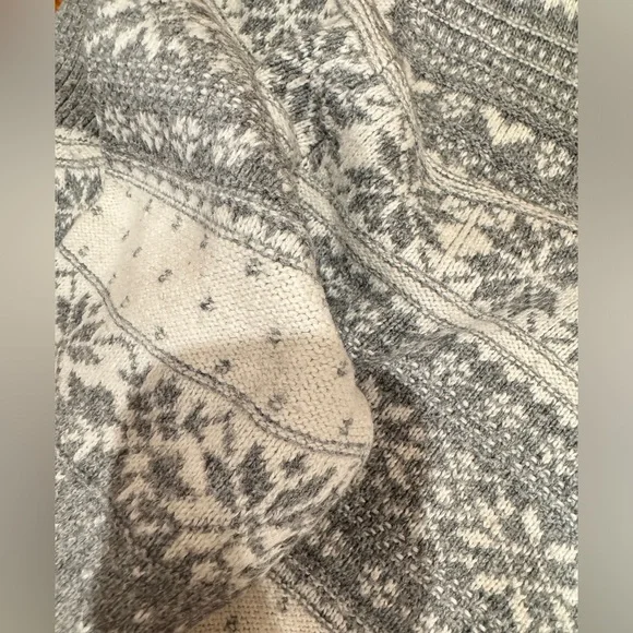 Sweater - Picture 2 of 4